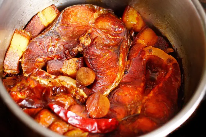 Hướng Dẫn Cách Nấu Cá Trắm Kho Ngon Chuẩn Vị Quê
