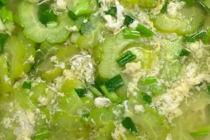 Cách Nấu Canh Bầu Với Trứng: Bí Quyết Cho Món Canh Thanh Mát, Bổ Dưỡng