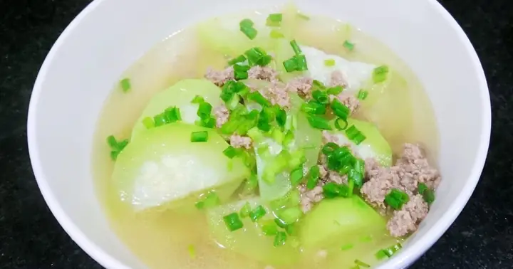 Cách Nấu Canh Bí Thịt Bò: Công Thức Hoàn Hảo Cho Bữa Cơm Gia Đình
