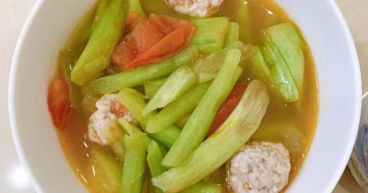 Cách Nấu Canh Chua Dọc Mùng Thịt Băm Chuẩn Vị Miền Tây