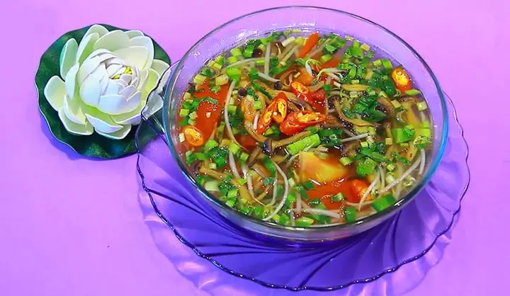 Cách Nấu Canh Chua Nấm Chay Thanh Mát, Bổ Dưỡng Cho Bữa Cơm Gia Đình