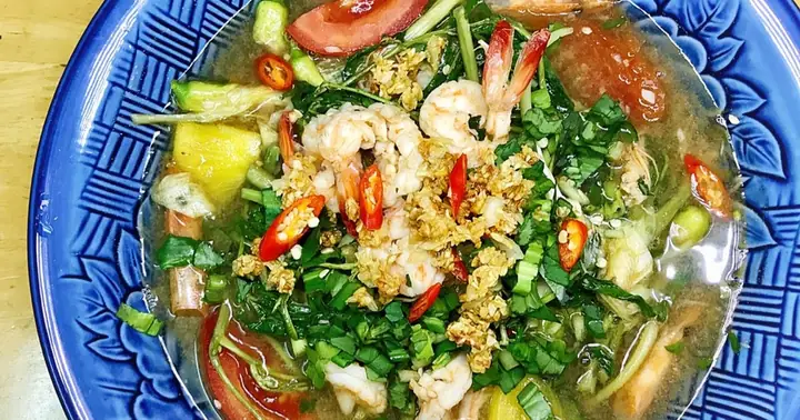 Cách Nấu Canh Chua Tôm Rau Nhút: Công Thức Chuẩn Vị Nam Bộ Cho Bữa Cơm Ngày Hè Cách Nấu Canh Chua Tôm Rau Nhút: Công Thức Chuẩn Vị Nam Bộ Cho Bữa Cơm Ngày Hè