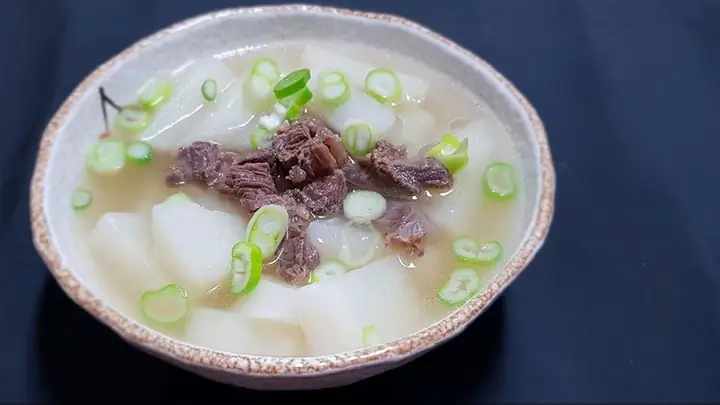Cách Nấu Canh Củ Cải Trắng Với Thịt Bò Thanh Mát, Đậm Đà Cho Ngày Se Lạnh