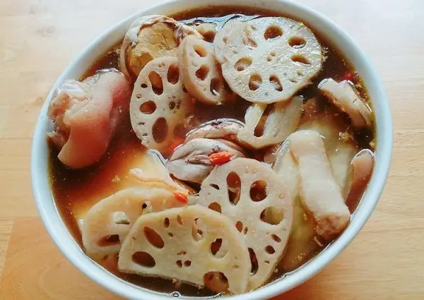 Cách Nấu Canh Củ Sen Giò Heo Ngon Ngọt, Bổ Dưỡng Cho Bữa Cơm Gia Đình