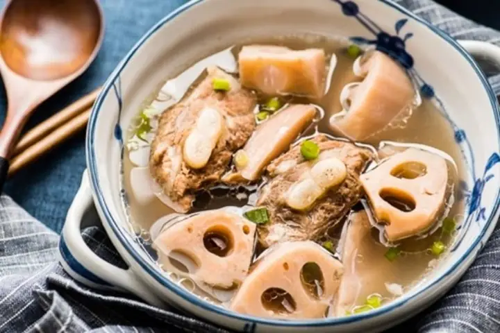 Cách Nấu Canh Củ Sen Với Sườn Ngon Ngọt Thanh Mát Cho Ngày Hè