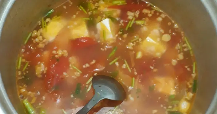 Cách Nấu Canh Đậu Hũ Non Cà Chua: Bí Quyết Cho Món Ngon Thanh Mát, Bổ Dưỡng