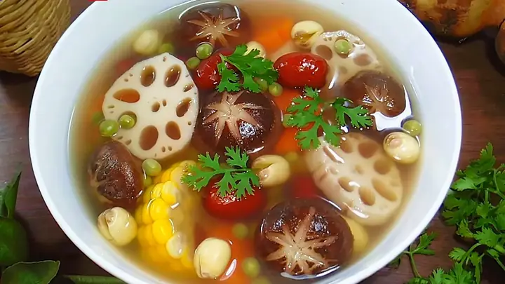 Cách Nấu Canh Dưỡng Nhan Từ Các Nguyên Liệu Tự Nhiên Dễ Tìm