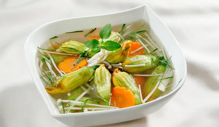 Cách Nấu Canh Hoa Bí Ngon Thanh Mát Cho Ngày Hè