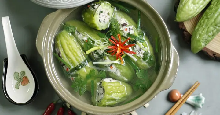 Cách Nấu Canh Khổ Qua Giữ Màu Xanh Thơm Ngon Đậm Vị