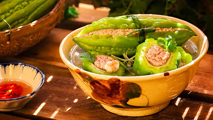 Cách Nấu Canh Khổ Qua Giữ Màu Xanh Thơm Ngon Đậm Vị
