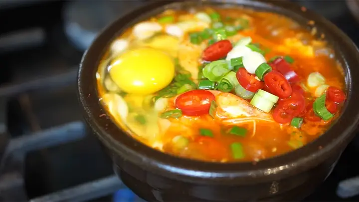 Cách Nấu Canh Kim Chi Hải Sản: Hướng Dẫn Chi Tiết Từ A-z Cho Người Mới Bắt Đầu