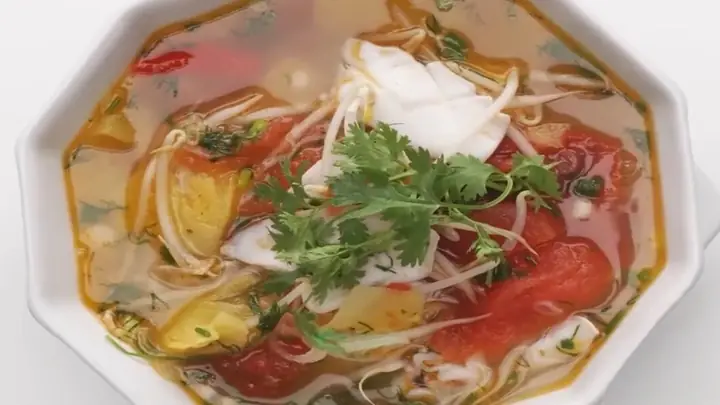 Cách Nấu Canh Mực Với Dứa Chua Ngọt Thanh Mát Cho Bữa Cơm Gia Đình