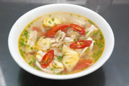 Cách Nấu Canh Mực Với Dứa Chua Ngọt Thanh Mát Cho Bữa Cơm Gia Đình