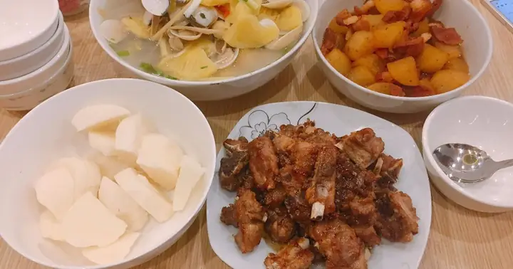 Cách Nấu Canh Ngao Dứa Sả Chua Cay Chuẩn Vị Miền Trung