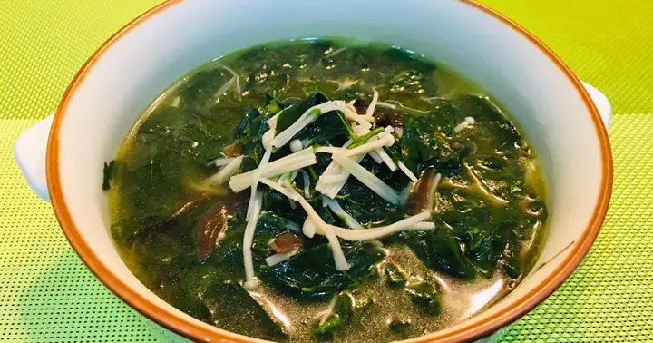 Cách Nấu Canh Rau Ngót Với Nấm: Bí Quyết Giữ Vị Thanh Ngọt Tự Nhiên Cho Bữa Cơm Gia Đình
