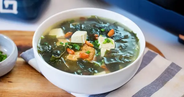 Cách Nấu Canh Rong Biển Đậu Hũ Trứng Thanh Mát, Bổ Dưỡng Cho Ngày Hè Cách Nấu Canh Rong Biển Đậu Hũ Trứng Thanh Mát, Bổ Dưỡng Cho Ngày Hè