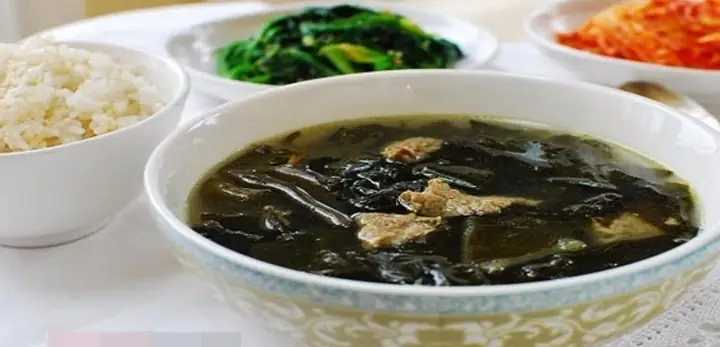 Cách Nấu Canh Rong Biển Kim Chi Thịt Bò Chuẩn Vị Hàn Quốc