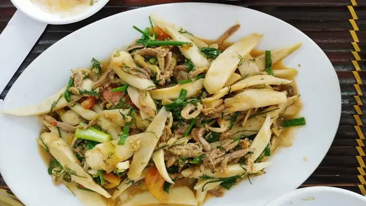 Cách Nấu Canh Rươi Củ Niễng: Vị Ngọt Thanh Từ Đặc Sản Đồng Quê