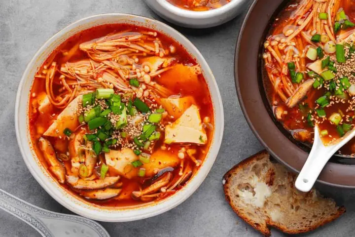 Cách Nấu Canh Sườn Kim Chi: Hướng Dẫn Chi Tiết Từ A Đến Z Cho Người Mới