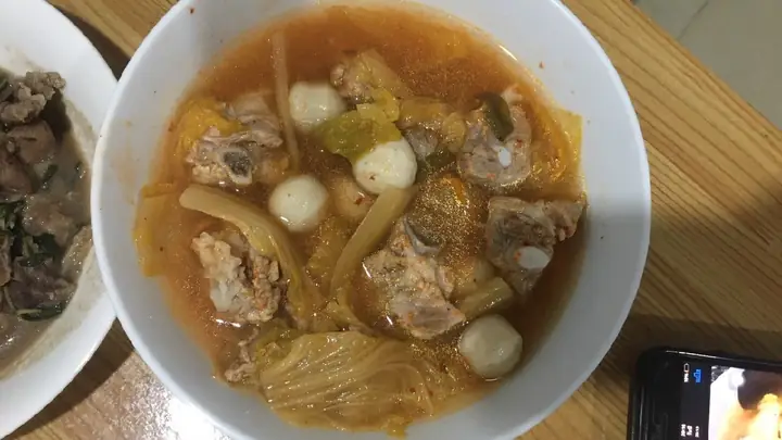 Cách Nấu Canh Sườn Kim Chi: Hướng Dẫn Chi Tiết Từ A Đến Z Cho Người Mới