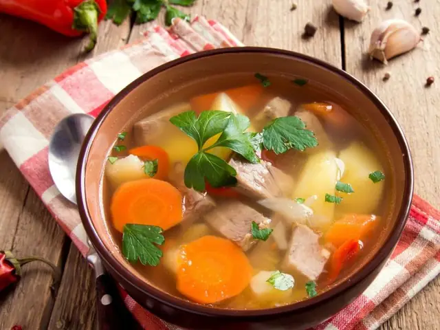 Cách Nấu Canh Thịt Hầm Thơm Ngon Bổ Dưỡng Cho Bữa Cơm Gia Đình