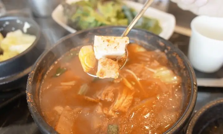Cách Nấu Canh Xương Dưa Chua Chuẩn Vị Miền Bắc, Thịt Xương Mềm Ngon, Nước Dùng Thanh Mát