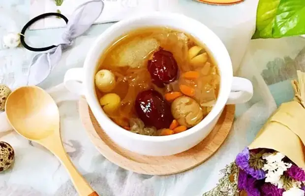 Cách Nấu Chè Hạt Sen Nho Khô Thơm Ngon, Bổ Dưỡng Cho Ngày Hè