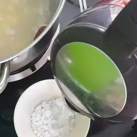 Cách Nấu Chè Hạt Sen Táo Đỏ Hạt Chia Thơm Ngon, Bổ Dưỡng Cho Ngày Hè