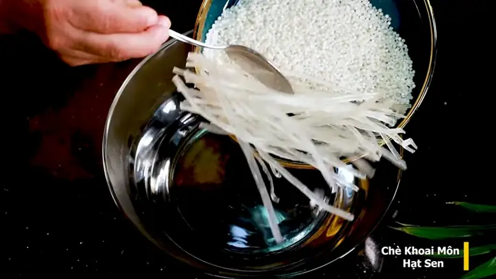 Cách Nấu Chè Khoai Môn Hạt Sen Thơm Bùi, Béo Ngậy Chuẩn Vị Miền Tây