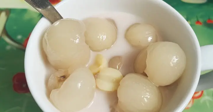 Cách Nấu Chè Sen Nhãn Dừa Ngon Chuẩn Vị Tại Nhà