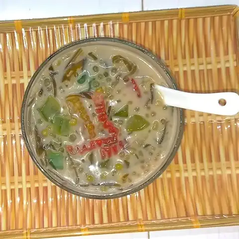 Cách Nấu Chè Thạch Xanh Dẻo Thơm, Mát Lạnh Từ Lá Dứa Tự Nhiên