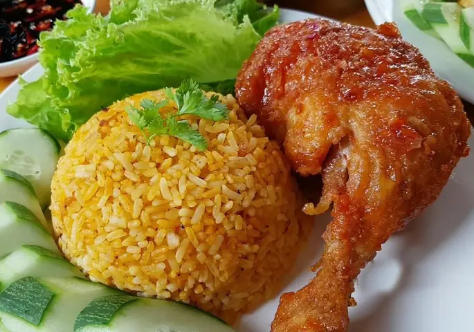 Cách Nấu Cơm Gà Chiên Mắm Ngon Chuẩn Vị Nhà Hàng