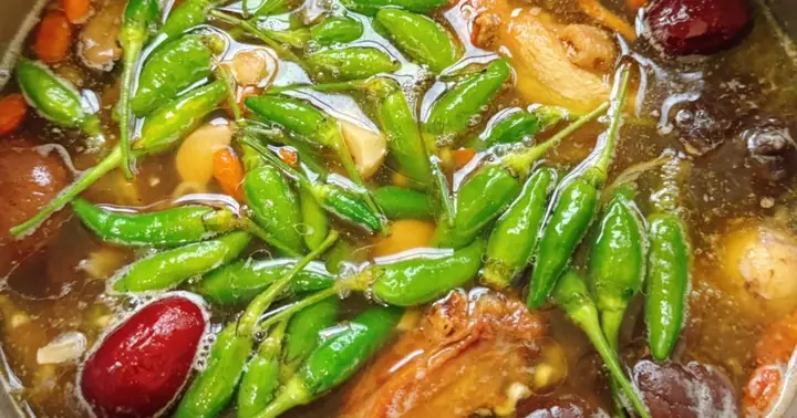 Cách Nấu Gà Ác Tiềm Ớt Hiểm: Công Thức Chuẩn Vị, Thịt Mềm, Nước Ngọt Thanh