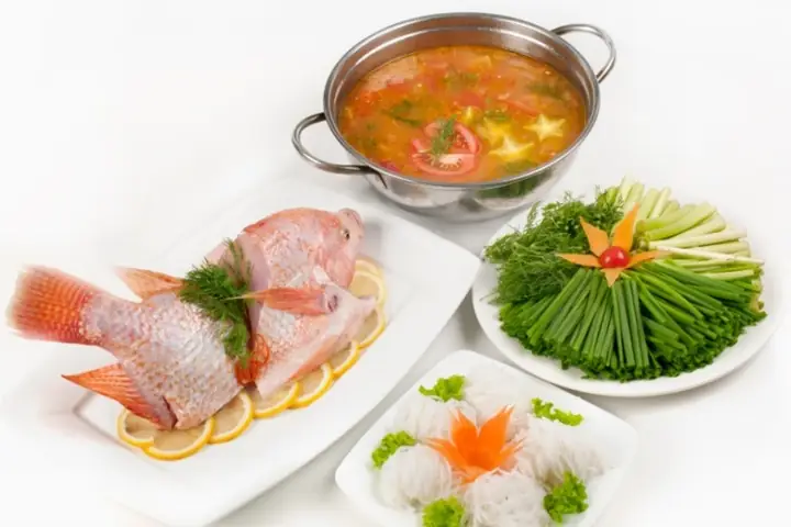 Cách Nấu Lẩu Cá Diêu Hồng Măng Chua