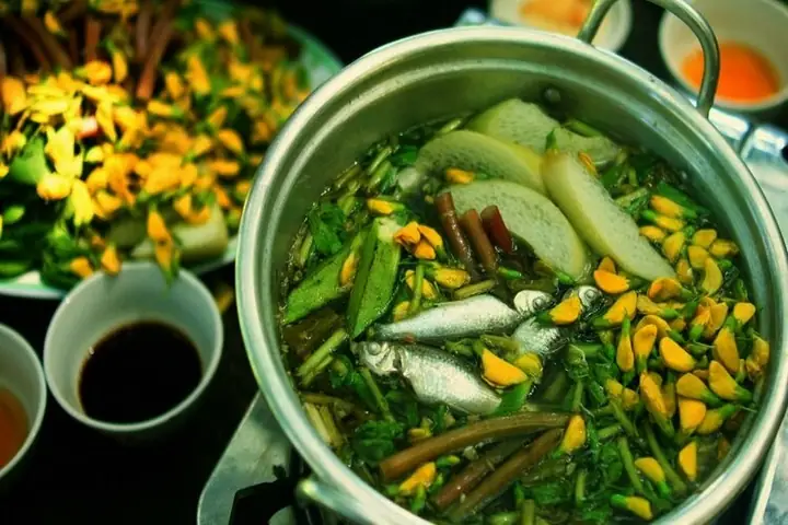 Cách Nấu Lẩu Cá Linh Ngon Chuẩn Vị Miền Tây
