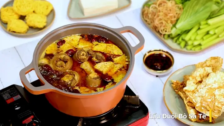 Cách Nấu Lẩu Đuôi Bò Sa Tế Chuẩn Vị, Thơm Ngon Cho Ngày Se Lạnh Cách Nấu Lẩu Đuôi Bò Sa Tế Chuẩn Vị, Thơm Ngon Cho Ngày Se Lạnh