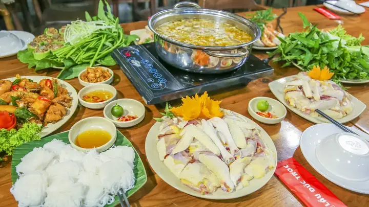 Cách Nấu Lẩu Gà Cua Đồng Thơm Ngon, Đậm Đà Cho Ngày Cuối Tuần