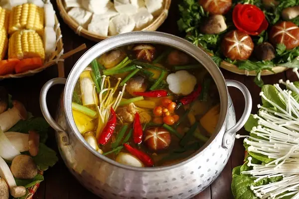 Cách Nấu Lẩu Gà Tre Thơm Ngon Chuẩn Vị Tại Nhà