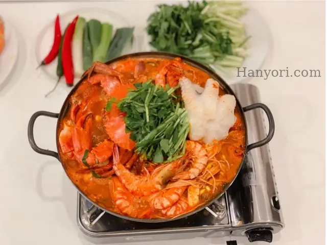 Hướng Dẫn Chi Tiết Cách Nấu Lẩu Hải Sản Cay Hàn Quốc Thơm Ngon Chuẩn Vị Hướng Dẫn Chi Tiết Cách Nấu Lẩu Hải Sản Cay Hàn Quốc Thơm Ngon Chuẩn Vị