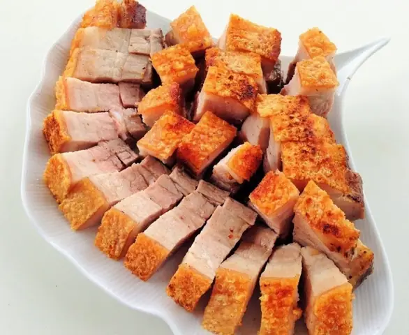 Cách Nấu Lẩu Heo Quay Thơm Ngon Chuẩn Vị Tại Nhà