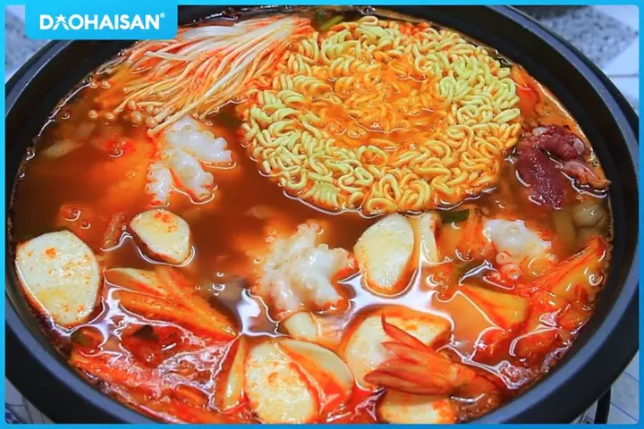 Cách Nấu Lẩu Kim Chi Hải Sản Thơm Ngon, Chuẩn Vị Hàn Quốc Tại Nhà
