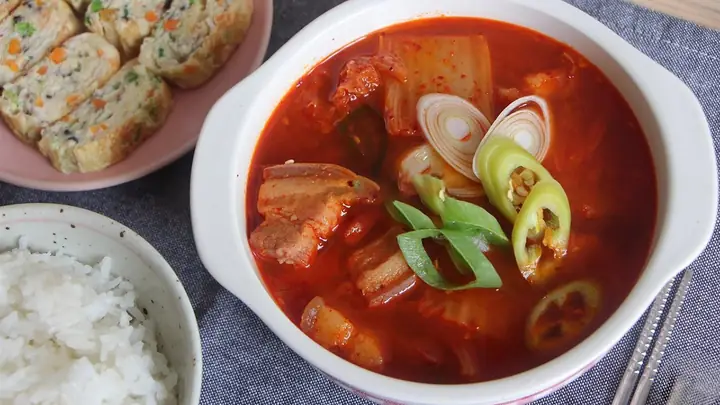 Cách Nấu Lẩu Kim Chi Thịt Heo Chuẩn Vị Hàn Quốc Tại Nhà Cách Nấu Lẩu Kim Chi Thịt Heo Chuẩn Vị Hàn Quốc Tại Nhà
