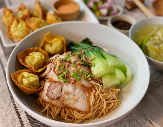 Cách Nấu Mì Xá Xíu Khô Ngon Chuẩn Vị Như Ngoài Hàng