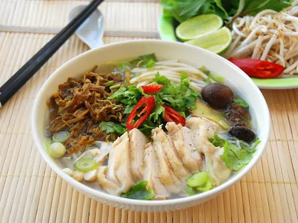 Cách Nấu Miến Gà Hà Nội: Bí Quyết Từ Nước Dùng Trong Veo Đến Miến Dai Ngon