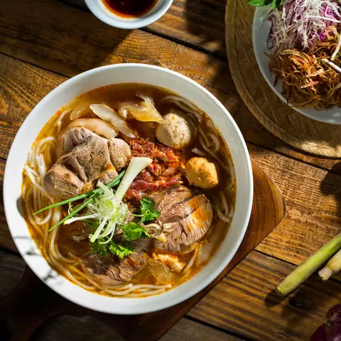 Cách Nấu Nước Lèo Bún Bò Chuẩn Vị Huế Tại Nhà