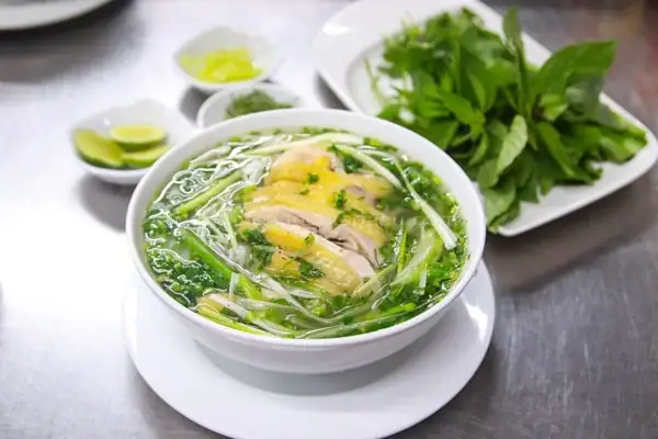 Cách Nấu Phở Gà Xé Chuẩn Vị, Thịt Mềm Ngọt Không Bị Khô