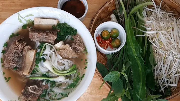Cách Nấu Phở Sườn Bò Chuẩn Vị Hà Nội Thơm Ngon Tại Nhà