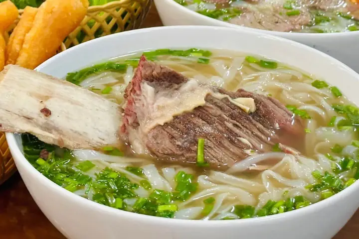 Cách Nấu Phở Sườn Bò Chuẩn Vị Hà Nội Thơm Ngon Tại Nhà