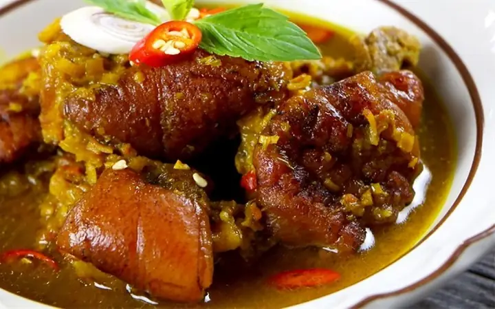 Cách Nấu Rượu Mận Chân Giò Chuẩn Vị Và An Toàn Tại Nhà