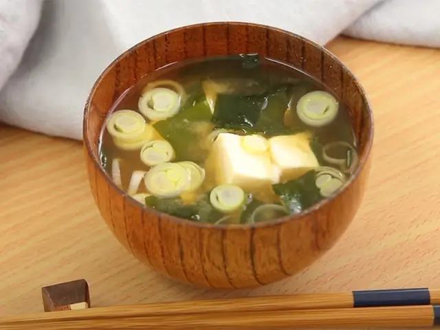 Cách Nấu Súp Miso Ăn Liền Thơm Ngon, Chuẩn Vị Nhật Tại Nhà Cách Nấu Súp Miso Ăn Liền Thơm Ngon, Chuẩn Vị Nhật Tại Nhà